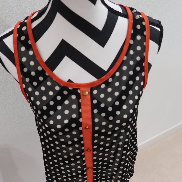Polka Dot Sleeveless Top with Long Back Hem - Picture 3 of 7